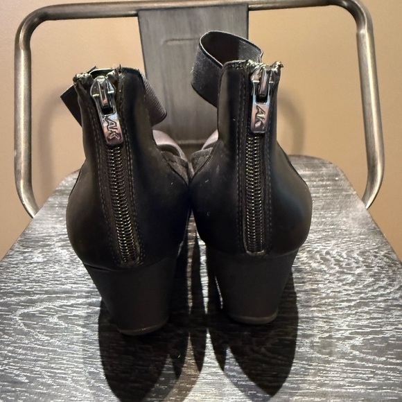 Anne Klein Black Wedge Shoes - Picture 5 of 8